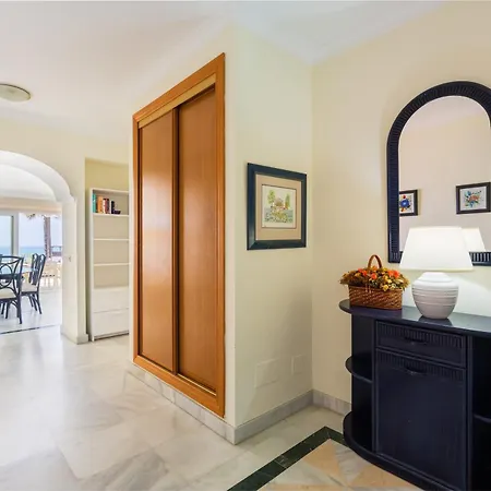 Sea View At White Pearl Ii, Elviria, דירה